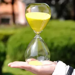 Clessidra in Vetro con Sabbia Gialla 5 Minuti Altezza 12 cm