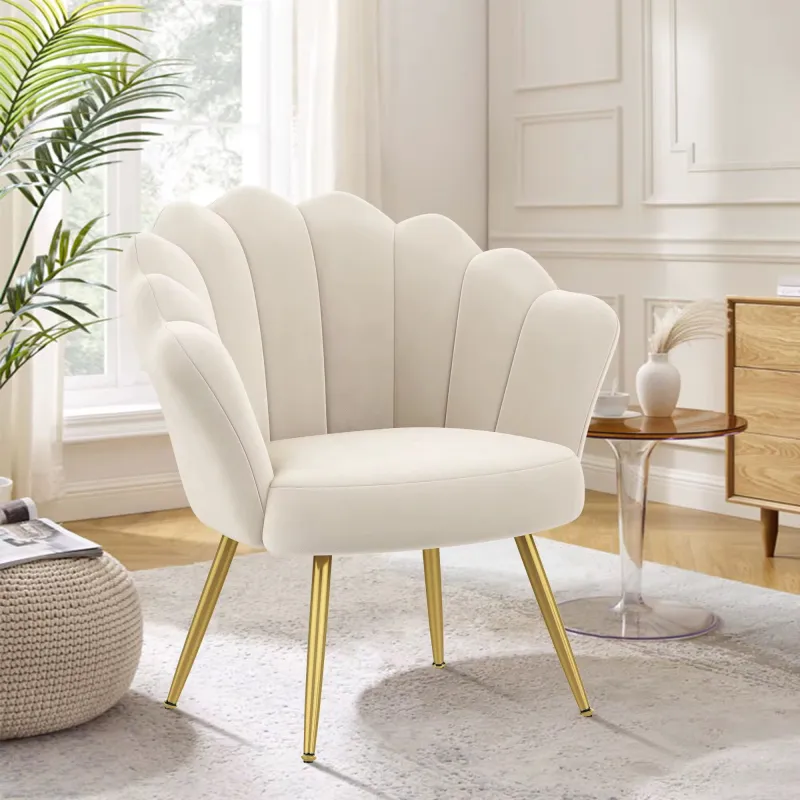 Poltroncina di Design in Velluto Bianco con Gambe Oro Eleganza Contemporanea CodosDesign